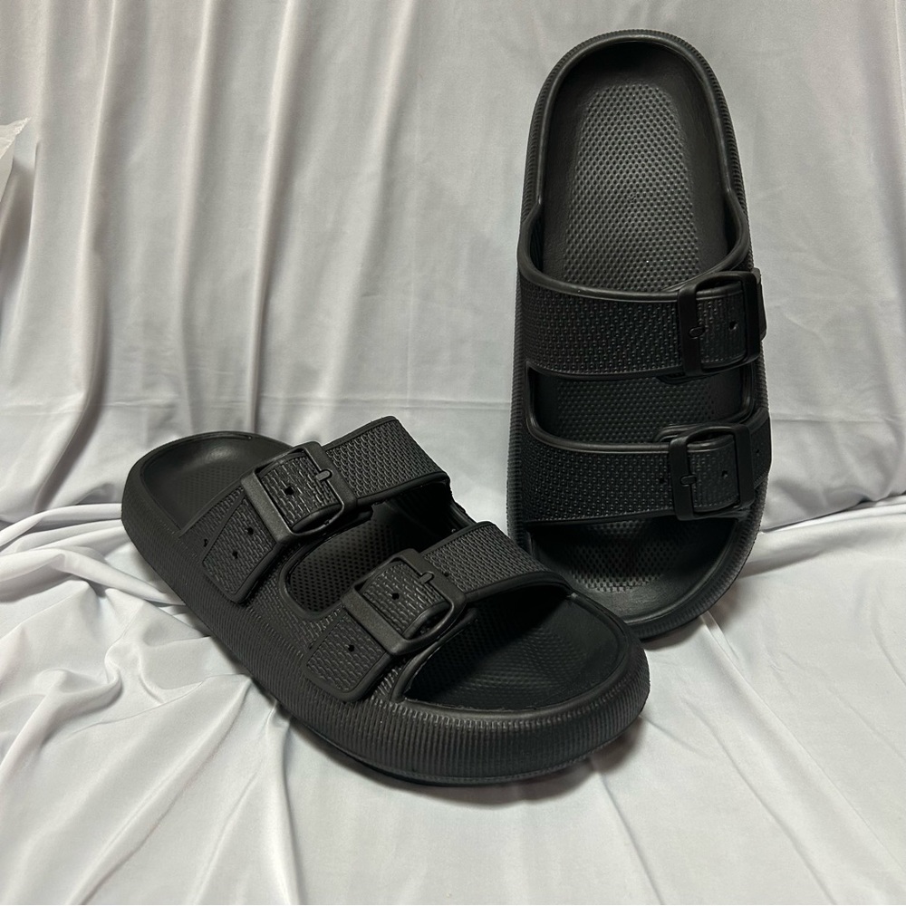 NWT Cloud Slide Sandals Adjustable Buckle Size 8.5 40-41 Black